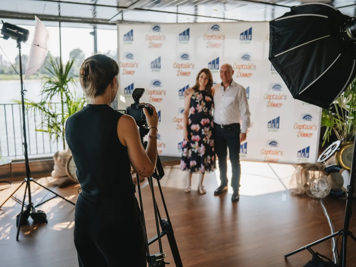 Eventfotografie bei Mitarbeiter-Sommerfest mit Same-Day-Delivery und professionellem Service.